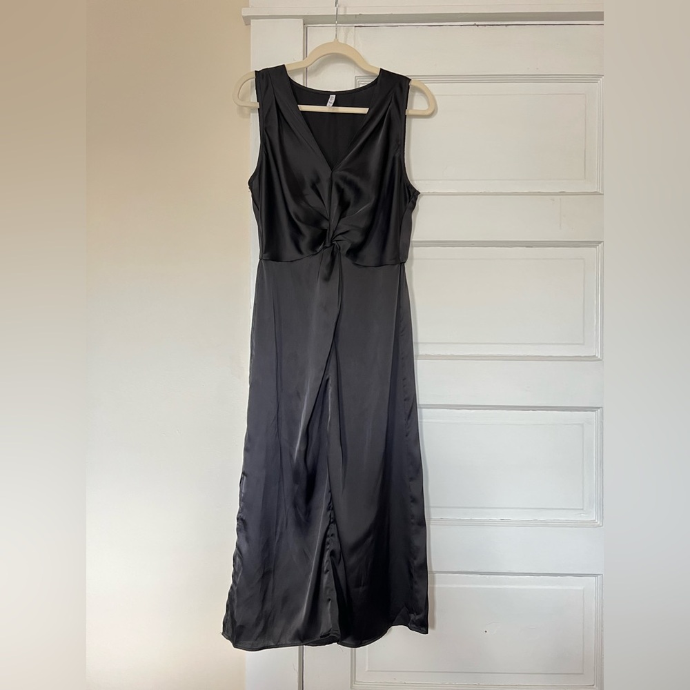 Elegant Black Sleeveless Silk Dress